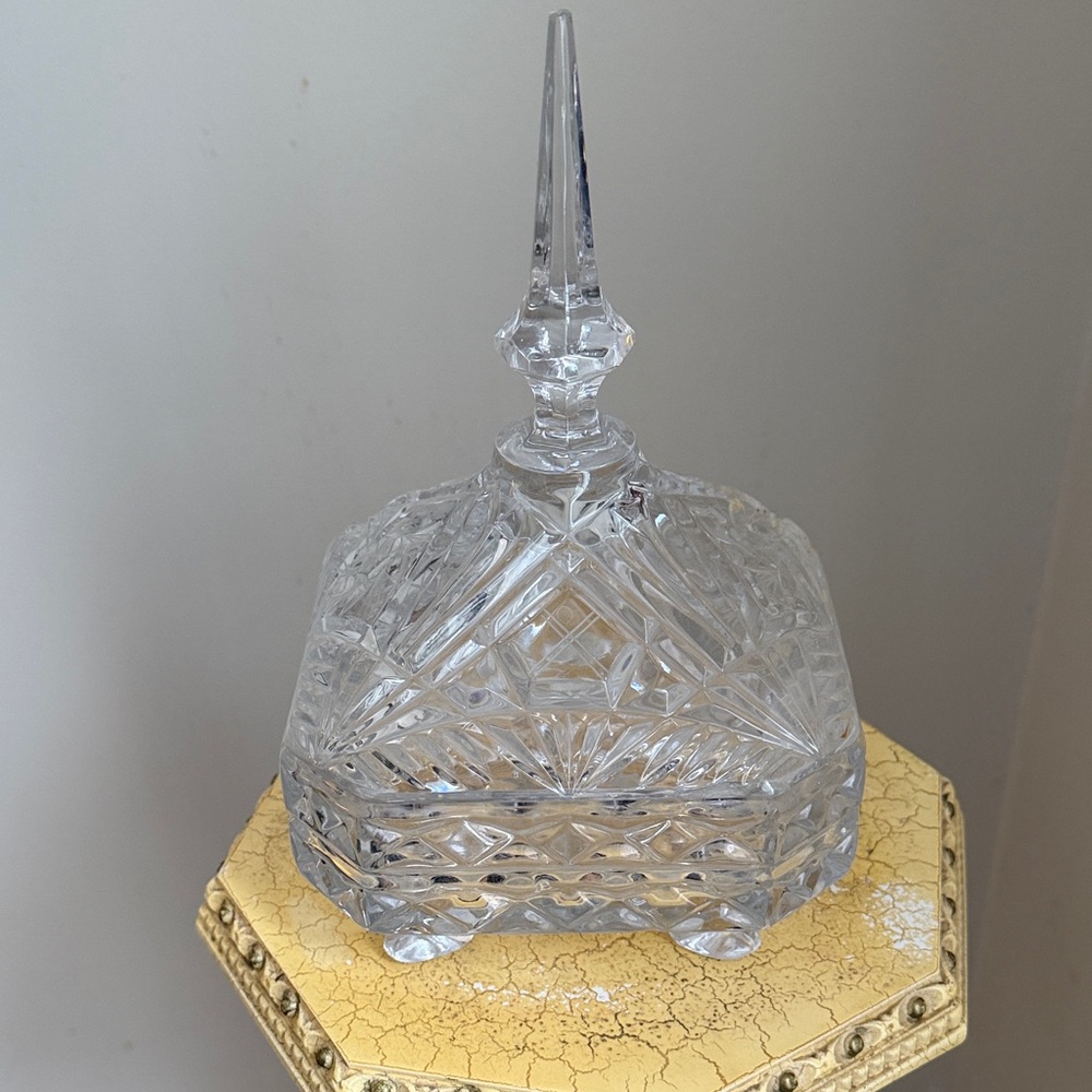 Vintage Collectible Crystal Trinket Box. Candy 🍭 dish.